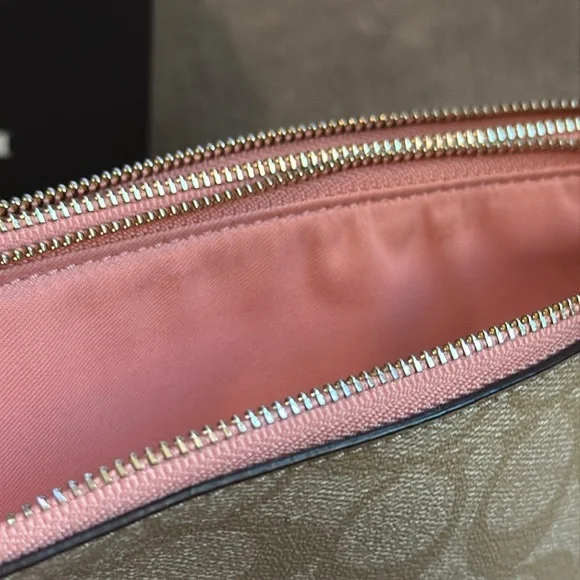 🤎🩷COACH🤎🩷Tan & Salmon Signature Coated Canvas Double Zip Wallet/EUC - Picture 8 of 16